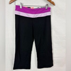 Lululemon Pink/Magenta and Black Groove Yoga Crop in Size 6